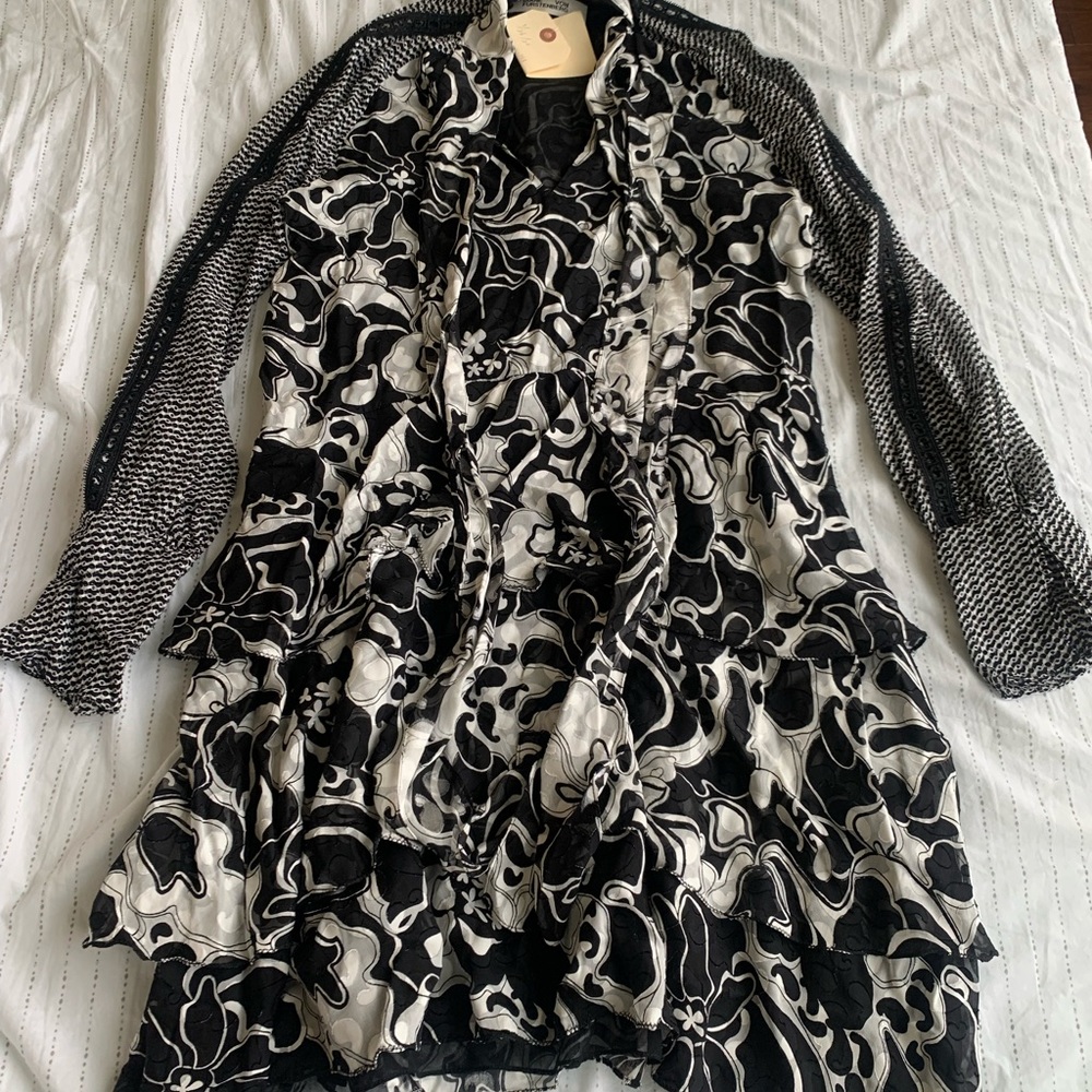 Cute DVF dress with abstract pattern and amazing detail